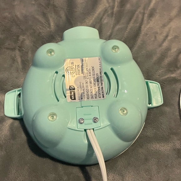 Mini hot steam Dash egg cooker - Picture 3 of 5